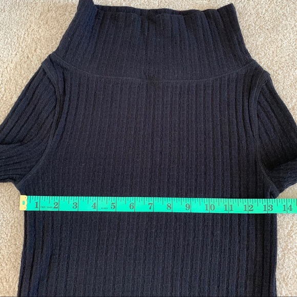 Free People turtleneck - Picture 6 of 9